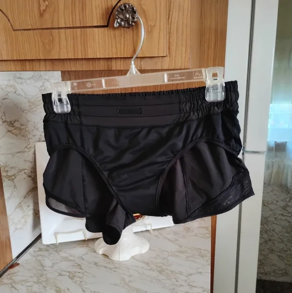 Lululemon Hotty Hot Short II *2.5", Black, Size 6 - Picture 12 of 15